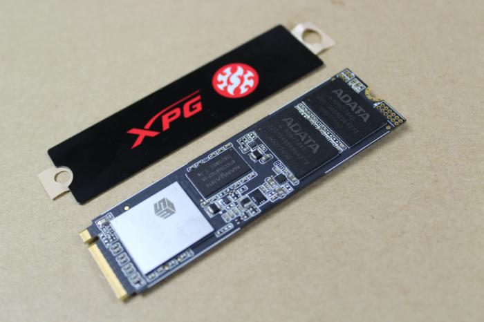 Jaki laptop kupić  - Temat ogólny-adata-xpg-sx8200-pro-nvme-ssd-1tb-heat-sink-primary-100783052-.jpg