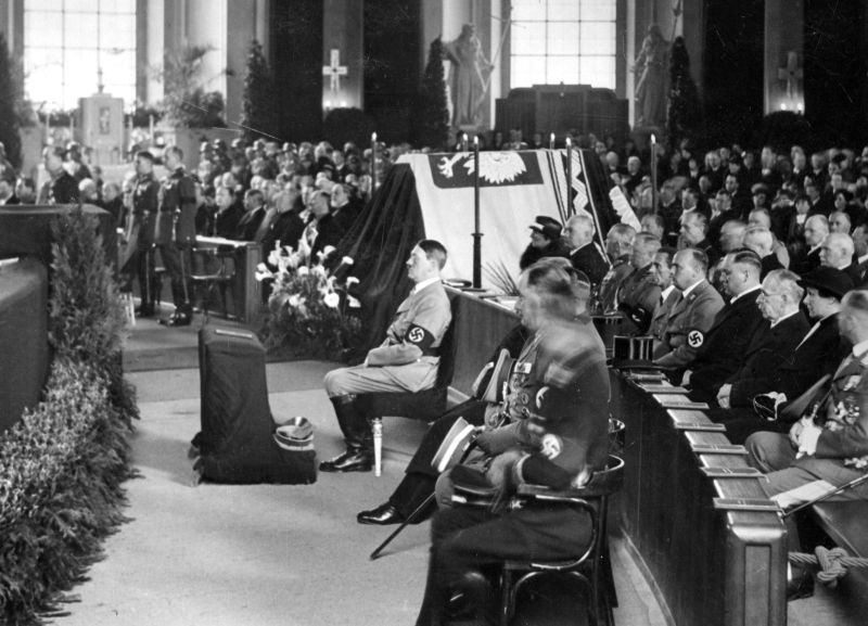 Historia - ciekawostki, artykuły, przemyślenia, informacje-hitler-pilsudski-min.jpg