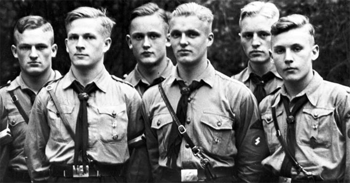 Jest tu jakis pierdolony żeglarz?-hitler-youth-.jpg
