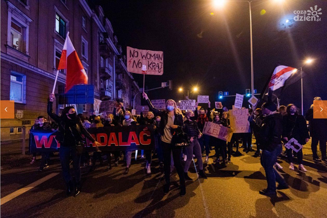 Wiadomości z kraju i ze świata-screenshot_2020-10-28-strajk-kobiet-wtorkowy-spacer-obywatelski-zdjecia-4-.jpg