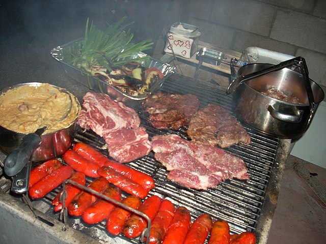 Pokaż talerz - Wizualny foodporn i rozmowy przy jedzeniu !-640px-carne_asada_chorizo.jpg