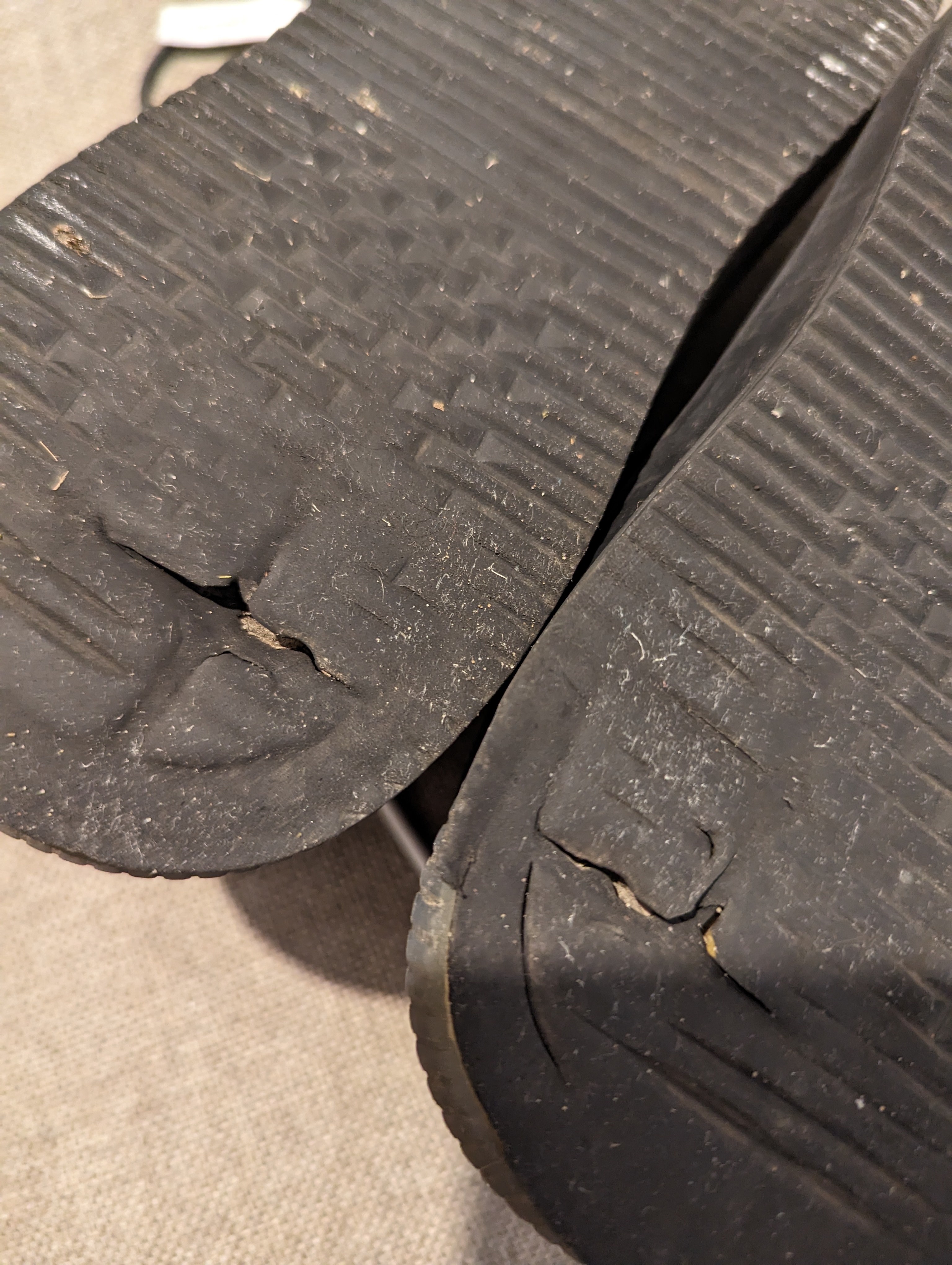 buty na spacerki-6f4779ff62250552edd6dc04ea85f1af553bde71b03ad40988d6a99abe5705f8.jpg