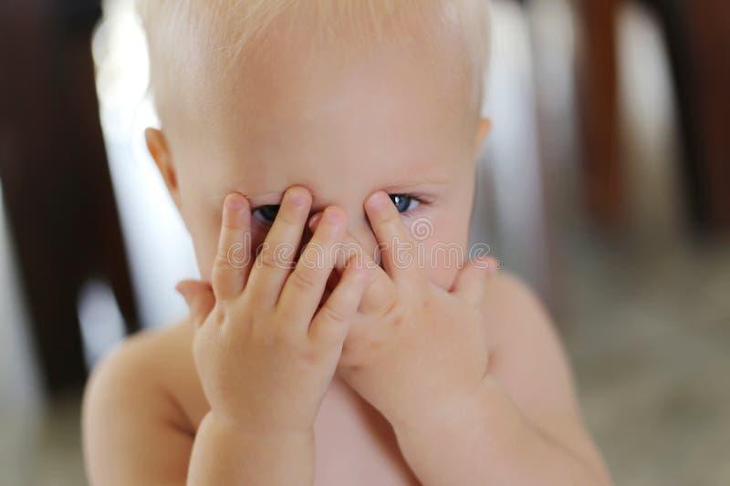 Wybory Prezydenckie Anno Domini 2025-baby-covering-hands-girl-peeking-fingers-70425618.jpg